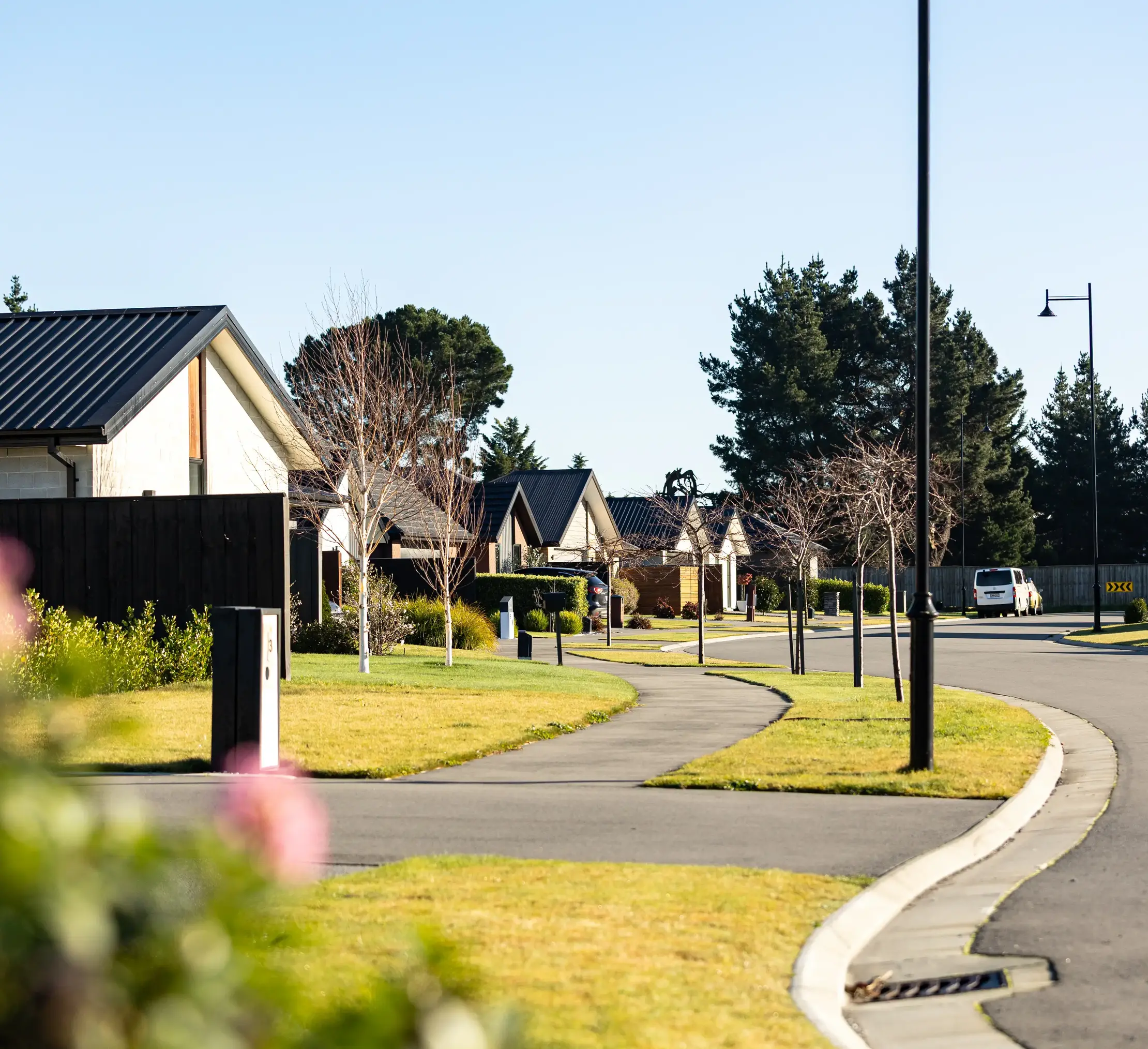 URBAN ESTATES 0 A6 A9556 HR